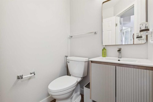 450 Wentworth Place Sw, Calgary, AB - Indoor Photo Showing Bathroom