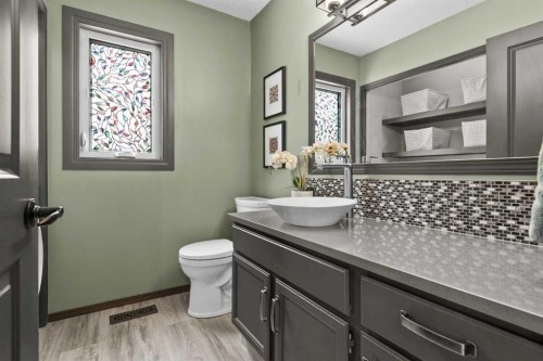 48 Rivergreen Crescent Se, Calgary, AB - Indoor Photo Showing Bathroom