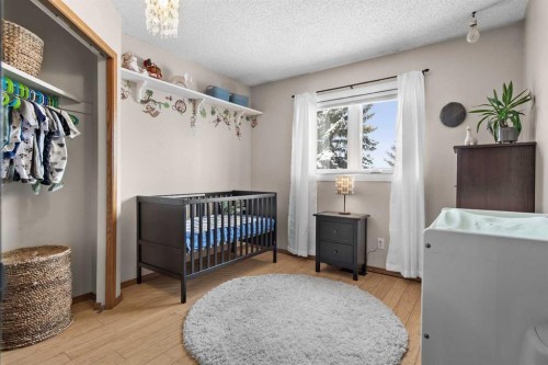 48 Rivergreen Crescent Se, Calgary, AB - Indoor Photo Showing Bedroom