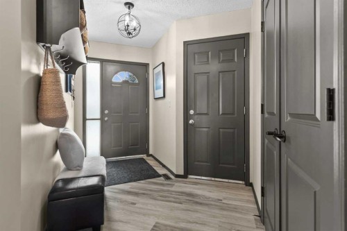 48 Rivergreen Crescent Se, Calgary, AB - Indoor Photo Showing Other Room