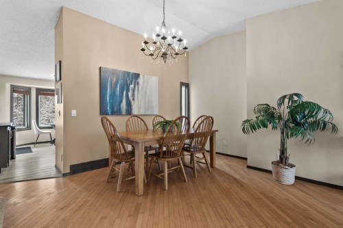 48 Rivergreen Crescent Se, Calgary, AB - Indoor Photo Showing Dining Room
