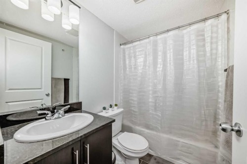 2411-81 Legacy Boulevard Se, Calgary, AB - Indoor Photo Showing Bathroom