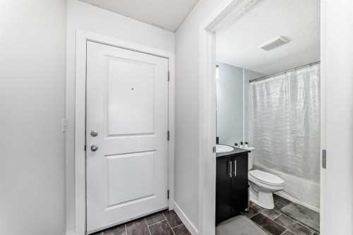 2411-81 Legacy Boulevard Se, Calgary, AB - Indoor Photo Showing Bathroom