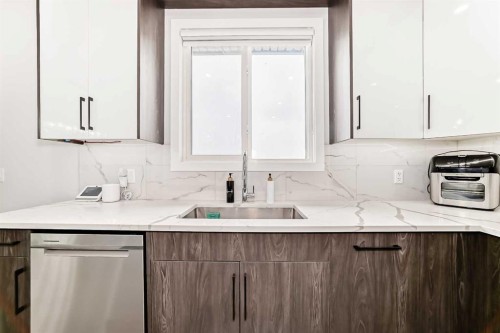 82 Waterford Crescent, Chestermere, AB - Indoor Photo Showing Kitchen