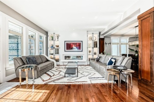 22 Angle Street Sw, Calgary, AB - Indoor Photo Showing Living Room