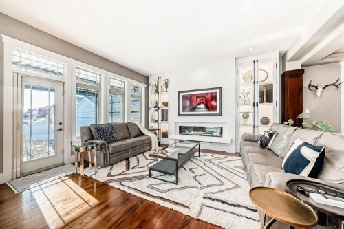 22 Angle Street Sw, Calgary, AB - Indoor Photo Showing Living Room