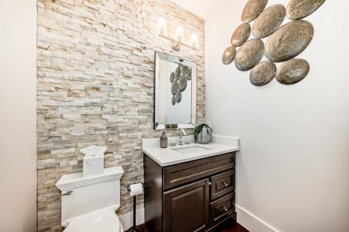 22 Angle Street Sw, Calgary, AB - Indoor Photo Showing Bathroom