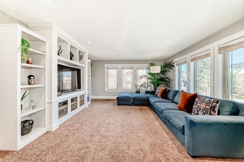 22 Angle Street Sw, Calgary, AB - Indoor Photo Showing Living Room