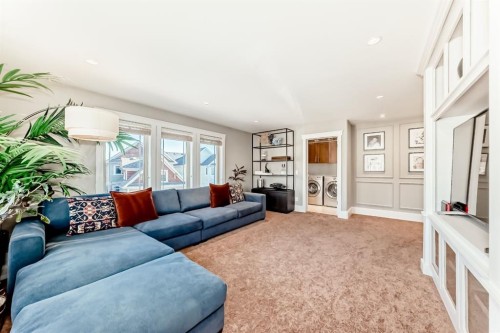 22 Angle Street Sw, Calgary, AB - Indoor Photo Showing Living Room