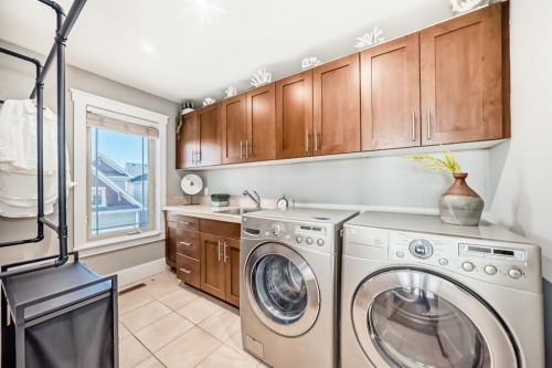 22 Angle Street Sw, Calgary, AB - Indoor Photo Showing Laundry Room