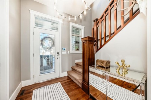 22 Angle Street Sw, Calgary, AB - Indoor Photo Showing Other Room