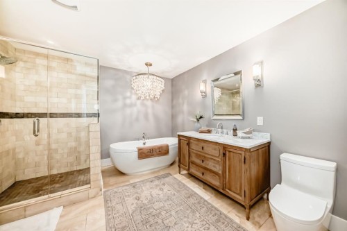 22 Angle Street Sw, Calgary, AB - Indoor Photo Showing Bathroom