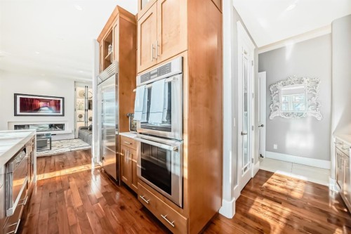22 Angle Street Sw, Calgary, AB - Indoor Photo Showing Kitchen