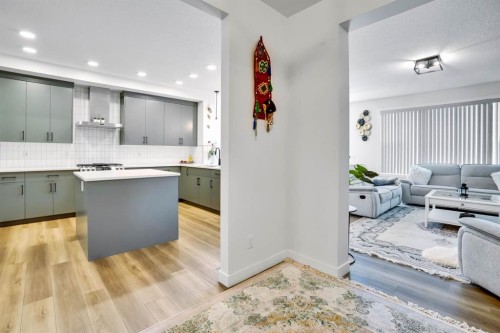 353 Walcrest View Se, Calgary, AB - Indoor Photo Showing Kitchen With Upgraded Kitchen