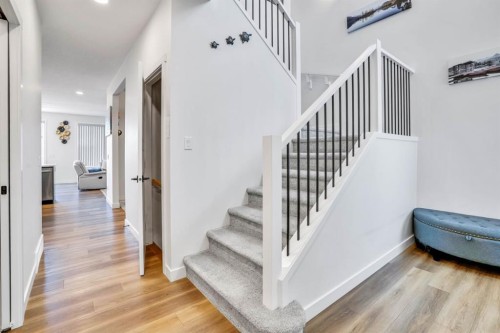 353 Walcrest View Se, Calgary, AB - Indoor Photo Showing Other Room