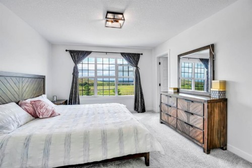 353 Walcrest View Se, Calgary, AB - Indoor Photo Showing Bedroom