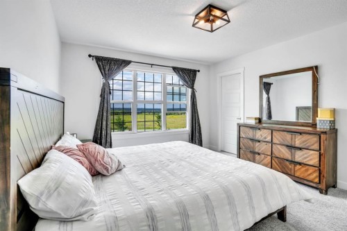 353 Walcrest View Se, Calgary, AB - Indoor Photo Showing Bedroom