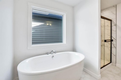 353 Walcrest View Se, Calgary, AB - Indoor Photo Showing Bathroom