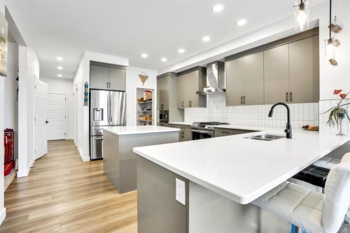 353 Walcrest View Se, Calgary, AB - Indoor Photo Showing Kitchen With Double Sink With Upgraded Kitchen