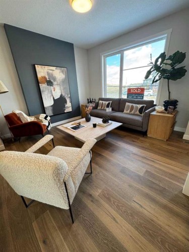 113 Cobblestone Gate Sw, Airdrie, AB - Indoor Photo Showing Living Room