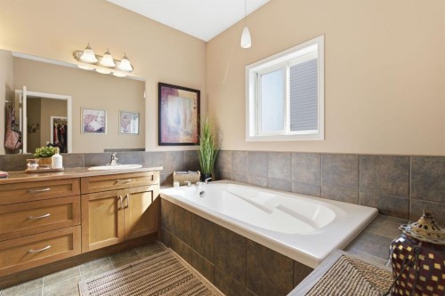 10 Goddard Circle, Carstairs, AB - Indoor Photo Showing Bathroom