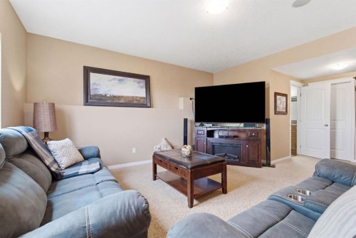 10 Goddard Circle, Carstairs, AB - Indoor Photo Showing Living Room