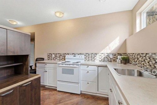 10 Goddard Circle, Carstairs, AB - Indoor Photo Showing Kitchen