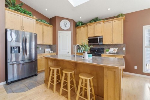 10 Goddard Circle, Carstairs, AB - Indoor Photo Showing Kitchen With Double Sink