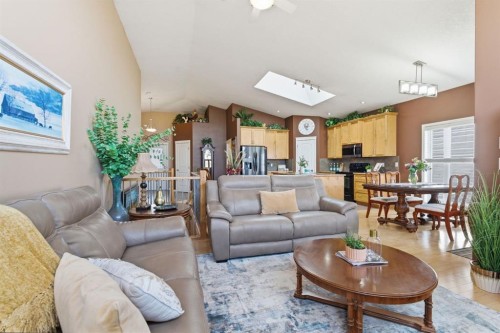 10 Goddard Circle, Carstairs, AB - Indoor Photo Showing Living Room