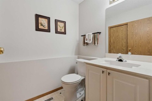72 Mt Apex Green Se, Calgary, AB - Indoor Photo Showing Bathroom