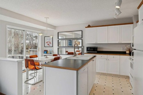 72 Mt Apex Green Se, Calgary, AB - Indoor Photo Showing Kitchen
