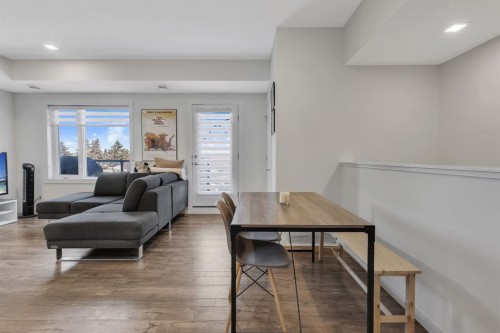 516 Greenbriar Common Nw, Calgary, AB - Indoor Photo Showing Living Room