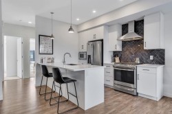 516 Greenbriar Common NW Calgary, AB T3B 6J3