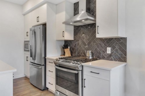 516 Greenbriar Common Nw, Calgary, AB - Indoor Photo Showing Kitchen With Stainless Steel Kitchen With Upgraded Kitchen