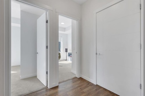 516 Greenbriar Common Nw, Calgary, AB - Indoor Photo Showing Other Room