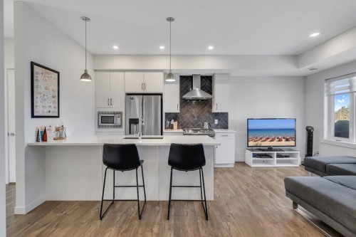 516 Greenbriar Common Nw, Calgary, AB - Indoor Photo Showing Kitchen With Stainless Steel Kitchen With Upgraded Kitchen