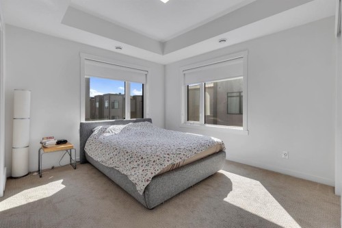 516 Greenbriar Common Nw, Calgary, AB - Indoor Photo Showing Bedroom