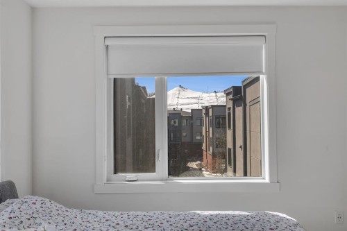 516 Greenbriar Common Nw, Calgary, AB - Indoor Photo Showing Bedroom