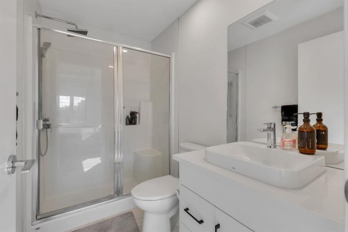 516 Greenbriar Common Nw, Calgary, AB - Indoor Photo Showing Bathroom