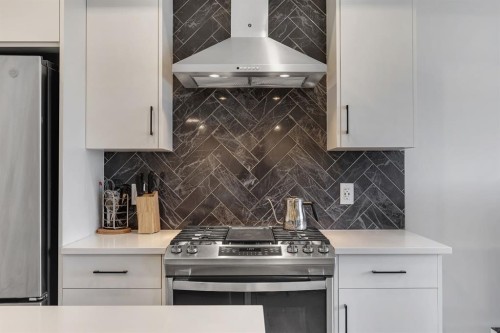 516 Greenbriar Common Nw, Calgary, AB - Indoor Photo Showing Kitchen With Upgraded Kitchen