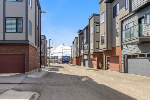 516 Greenbriar Common Nw, Calgary, AB - Outdoor