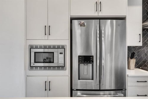 516 Greenbriar Common Nw, Calgary, AB - Indoor Photo Showing Kitchen With Stainless Steel Kitchen With Upgraded Kitchen