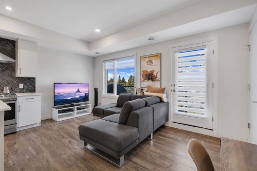 516 Greenbriar Common Nw, Calgary, AB - Indoor Photo Showing Living Room