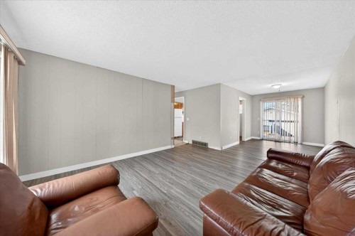 4748 Rundlehorn Drive Ne, Calgary, AB - Indoor Photo Showing Other Room