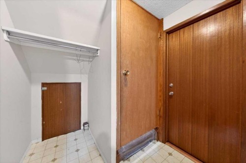 4748 Rundlehorn Drive Ne, Calgary, AB - Indoor Photo Showing Other Room