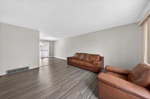 4748 Rundlehorn Drive Ne, Calgary, AB - Indoor Photo Showing Living Room
