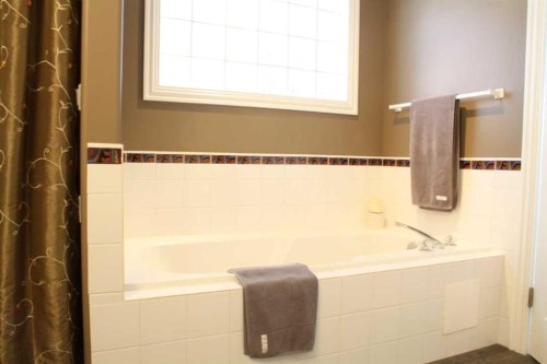 37 Chaparral Ridge Link Se, Calgary, AB - Indoor Photo Showing Bathroom