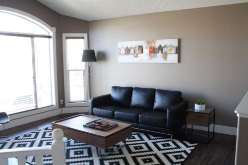 37 Chaparral Ridge Link Se, Calgary, AB - Indoor Photo Showing Living Room