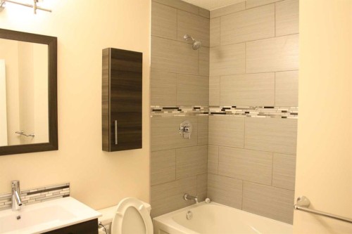 37 Chaparral Ridge Link Se, Calgary, AB - Indoor Photo Showing Bathroom