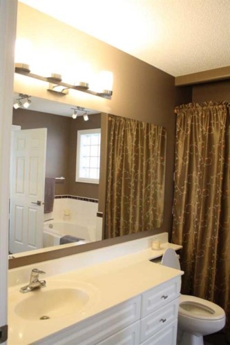 37 Chaparral Ridge Link Se, Calgary, AB - Indoor Photo Showing Bathroom